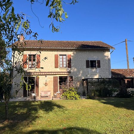 Les Bruyeres B&B Montbron 外观 照片