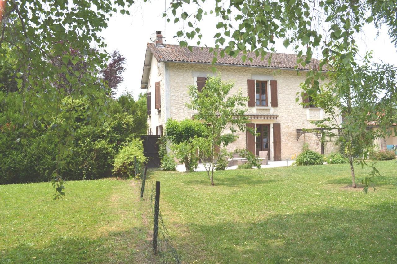 Les Bruyeres B&B Montbron 外观 照片
