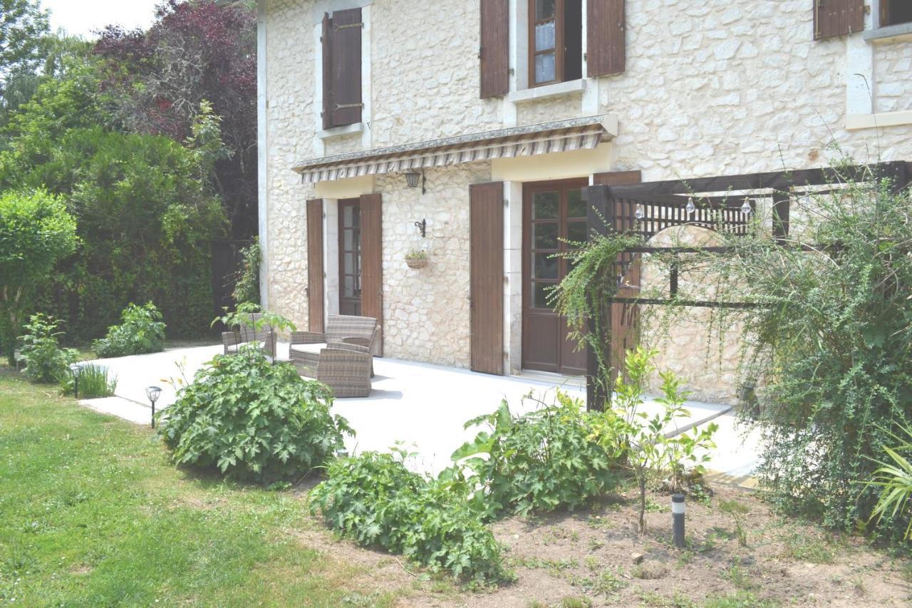 Les Bruyeres B&B Montbron 外观 照片