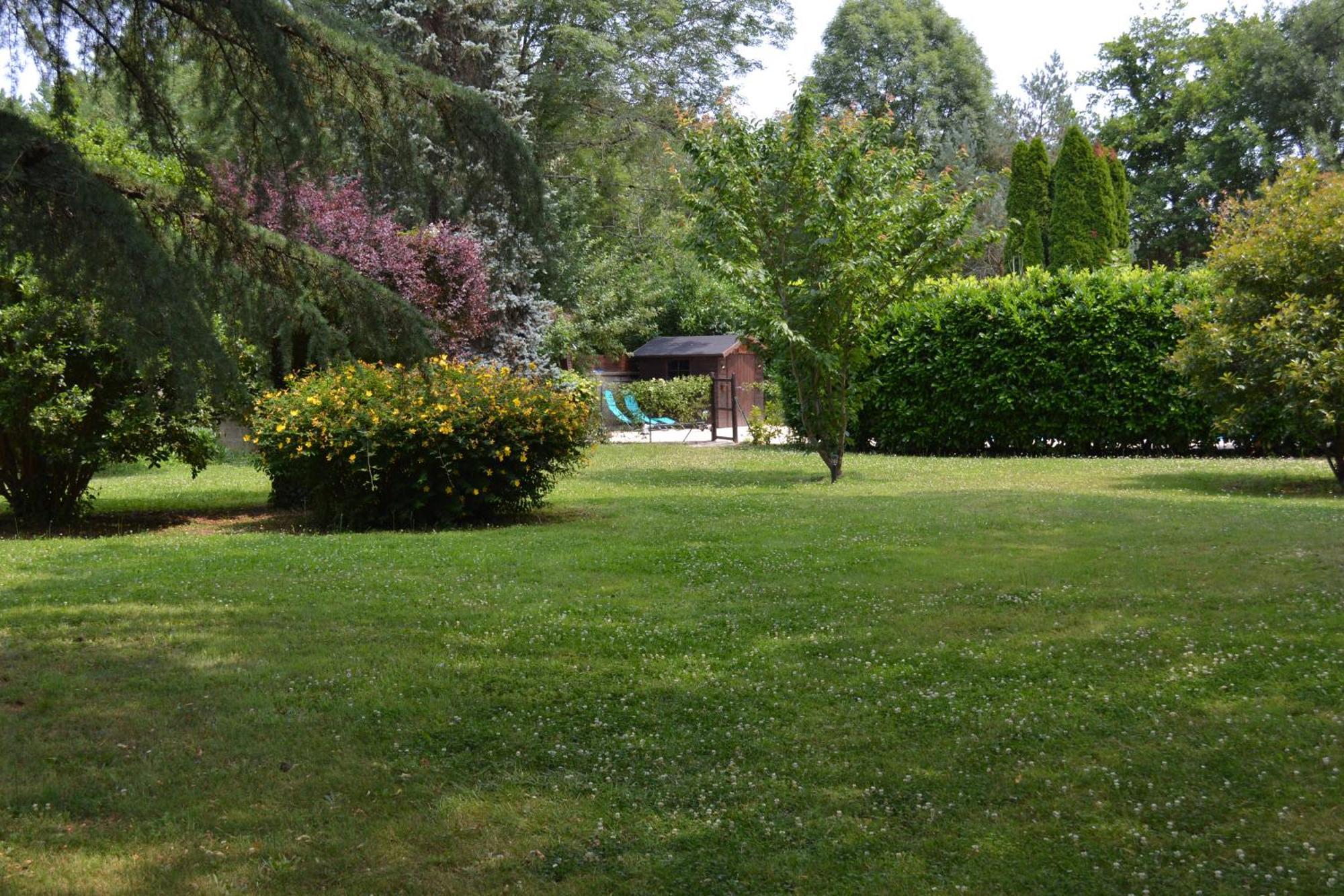 Les Bruyeres B&B Montbron 外观 照片