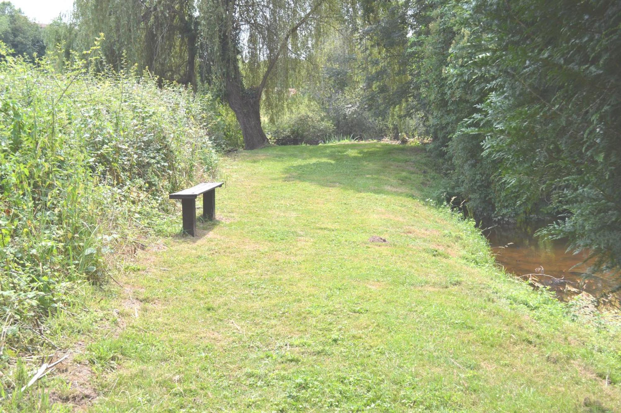 Les Bruyeres B&B Montbron 外观 照片