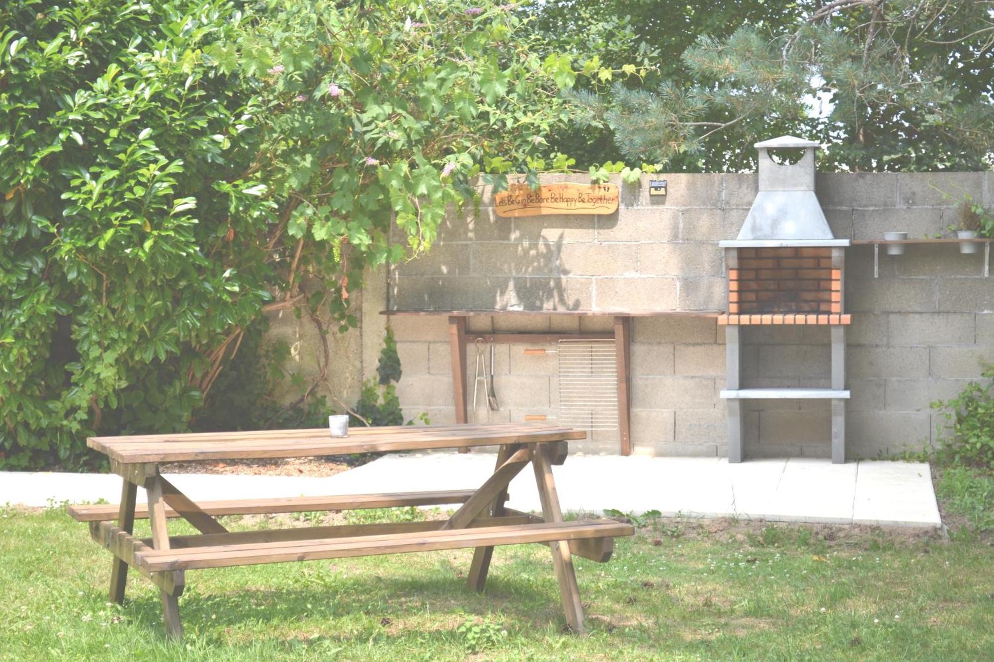 Les Bruyeres B&B Montbron 外观 照片