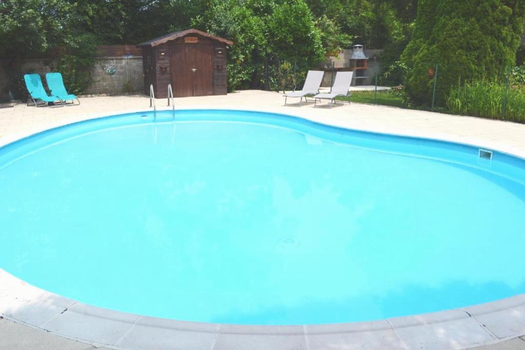 Les Bruyeres B&B Montbron 外观 照片