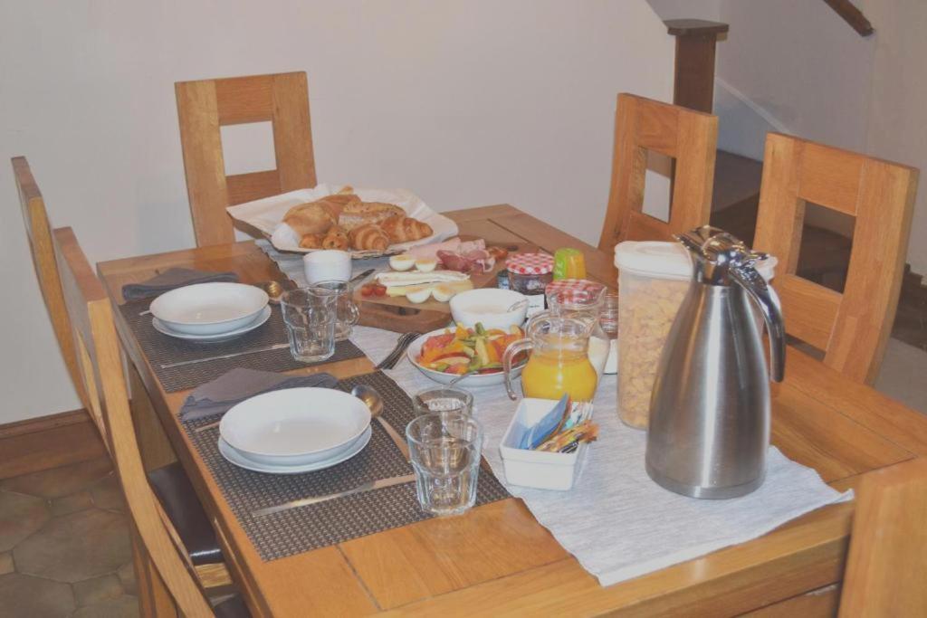 Les Bruyeres B&B Montbron 外观 照片