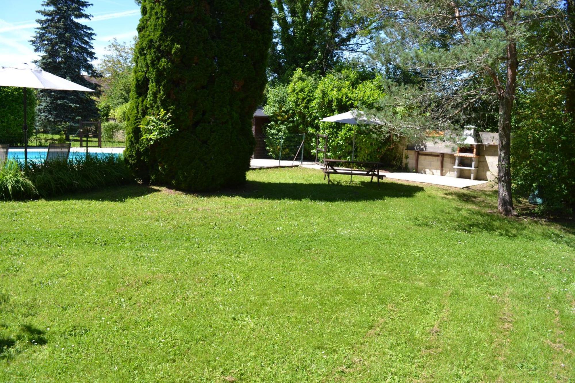 Les Bruyeres B&B Montbron 外观 照片
